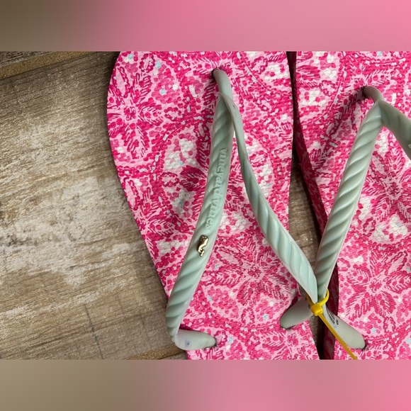 Vineyard Vines Pink Floral Flip Flops size 9 - Picture 4 of 5